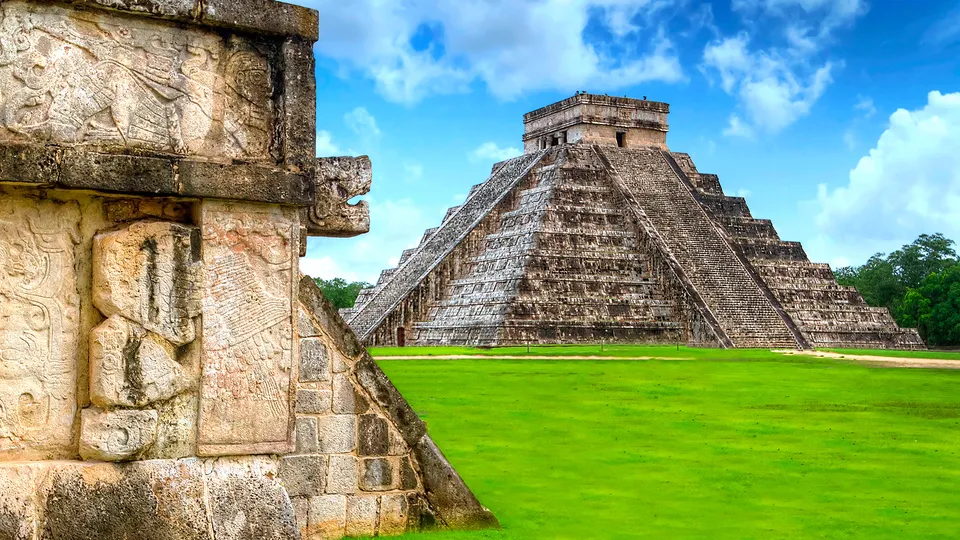 Piramide di Kukulkan a Chichen Itza in Messico