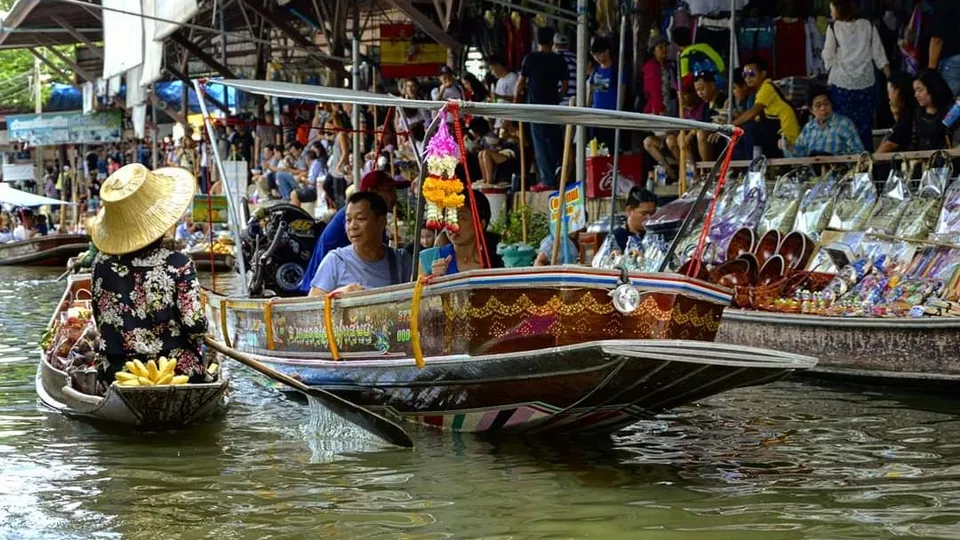 Giorno 4 MERCATO GALLEGGIANTE - FIUME KWAI - KANCHANABURI (192 km)