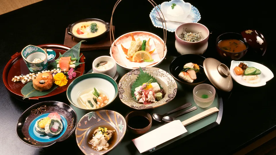 Piatti della cena tradizionale kaiseki