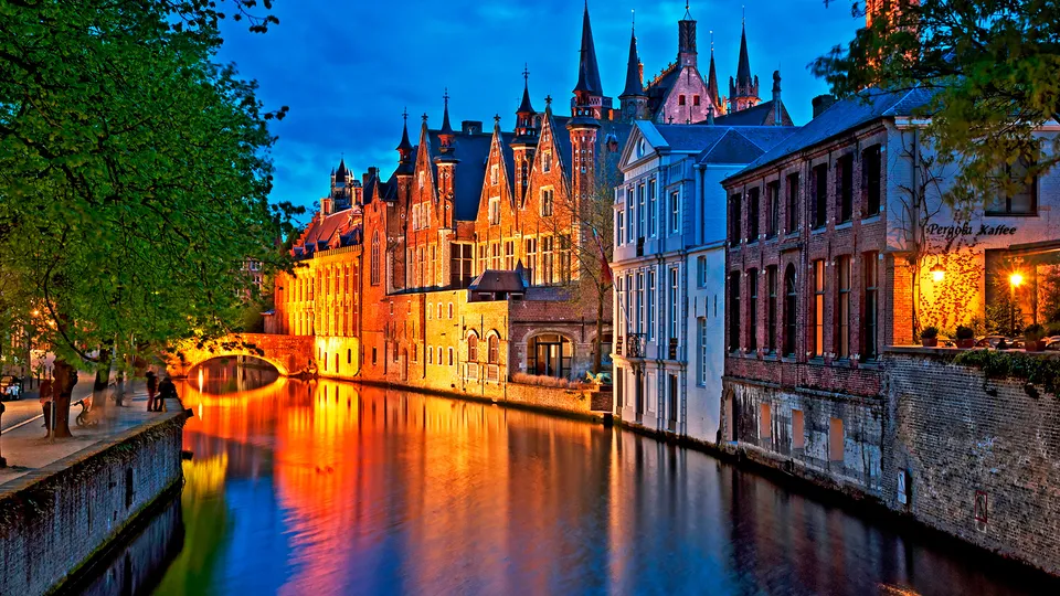 Bruges di sera