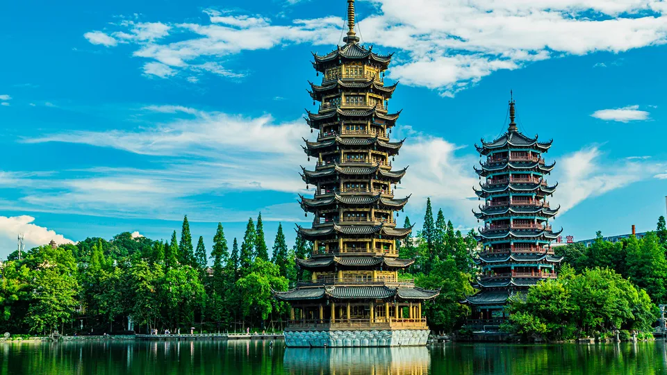 Templi sul fiume a Guillin in Cina