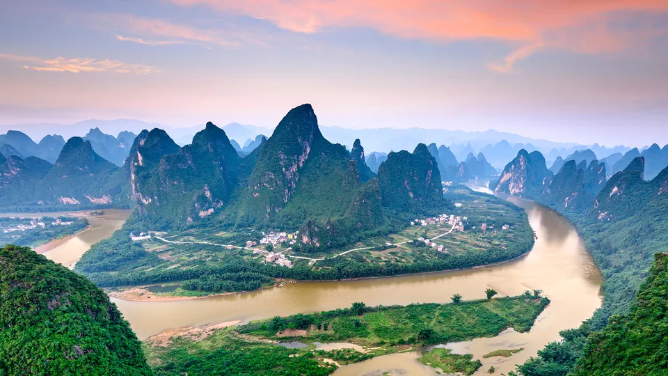 Colline carsiche di Xiang Gong e fiume Lí visti dall'alto