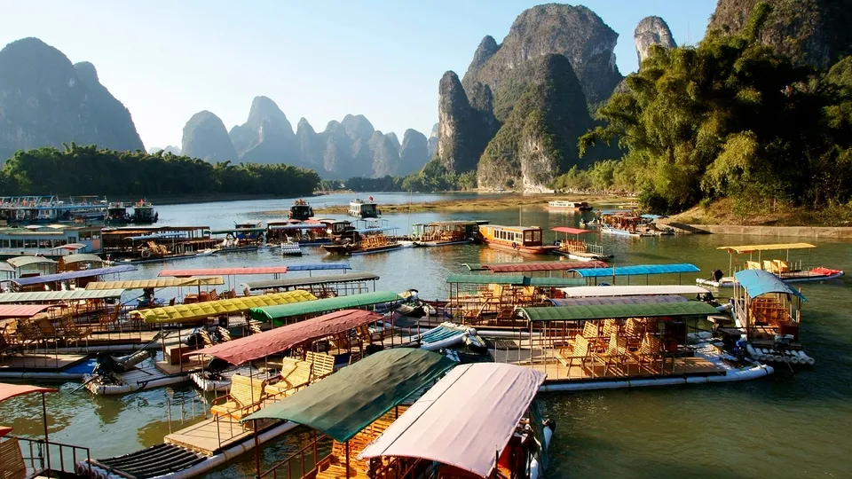 Imbarcazioni sul fiume Lí in Cina
