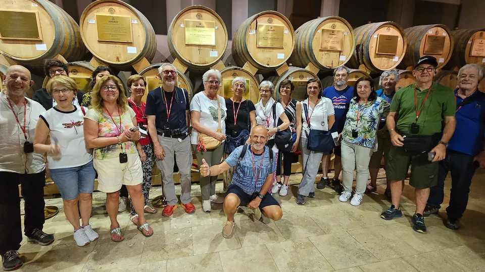 Degustazione del cognac Ararat durante il viaggio di gruppo organizzato in Armenia