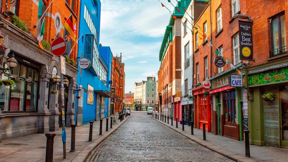 Strada a Dublino nel quartiere di Temple Bar