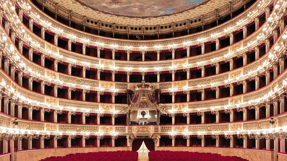 Interno del Teatro San Carlo a Napoli