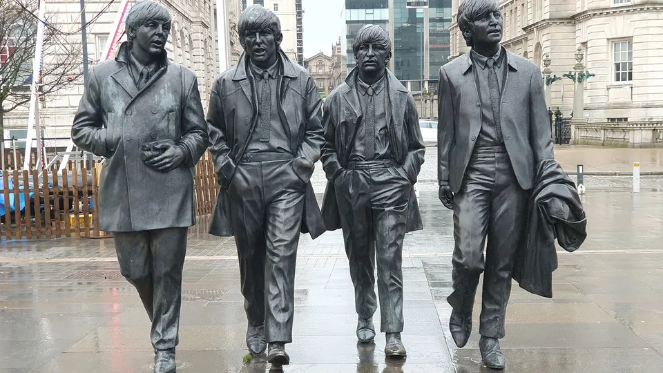 Statua dei Beatles a Liverpool