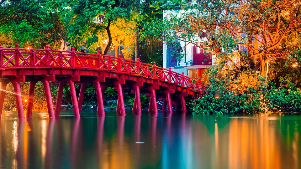 Ponte rosso ad Hanoi