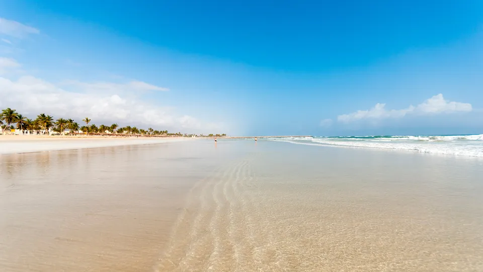 Bassa marea sulla spiaggia di Salalah
