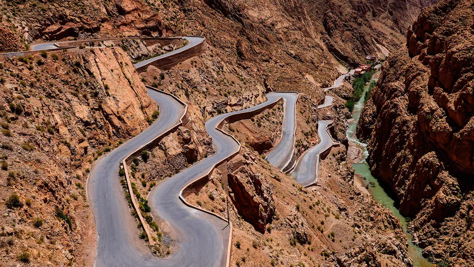 Strada con tornanti nella Valle del Dades