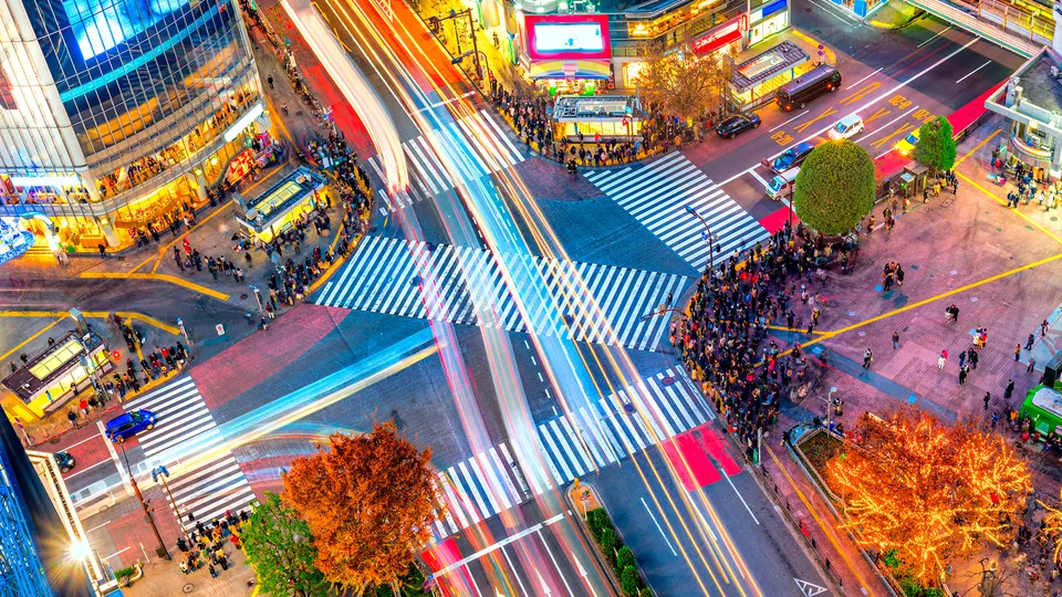 Incrocio pedonale di Shibuya a Tokyo visto dall'alto
