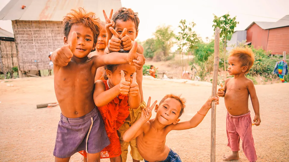 Gruppo di bambini cambogiani