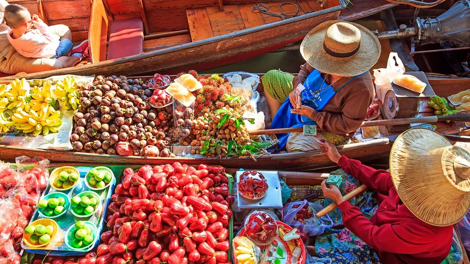 Giorno 4 MERCATO GALLEGGIANTE - FIUME KWAI - KANCHANABURI (192 km)