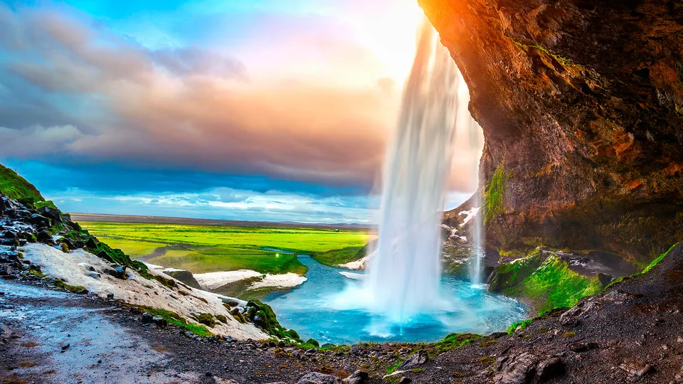 Cascata di Seljalandsfoss in Islanda