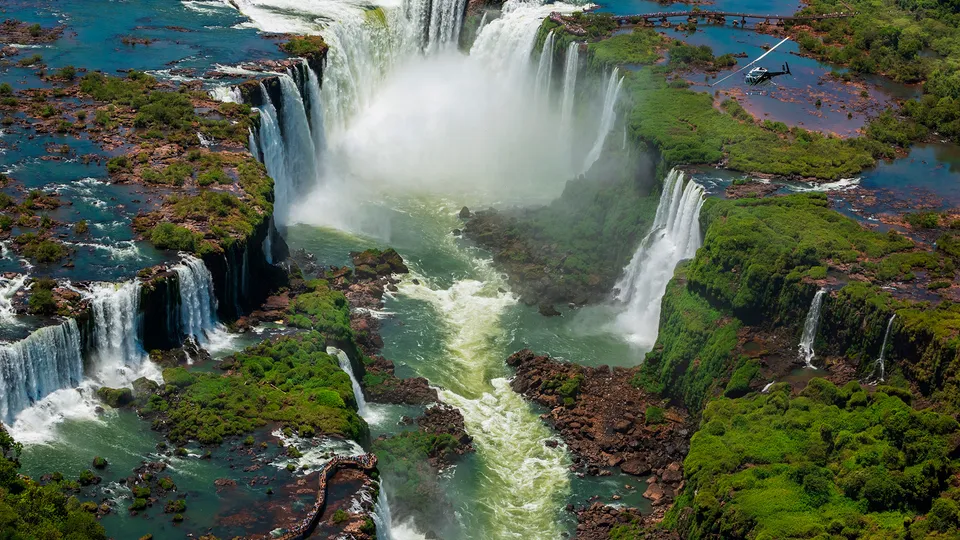 Vista dall'alto delle cascate nel Parco Nazionale dell’Iguazú