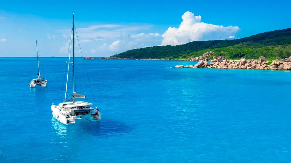 Catamarano nel mare dei Caraibi