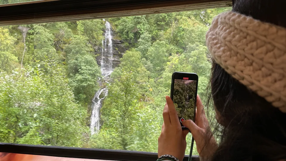 A bordo del treno della ferrovia di Flam