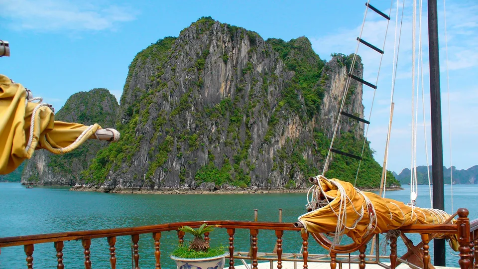Halong Bay vista dalla barca
