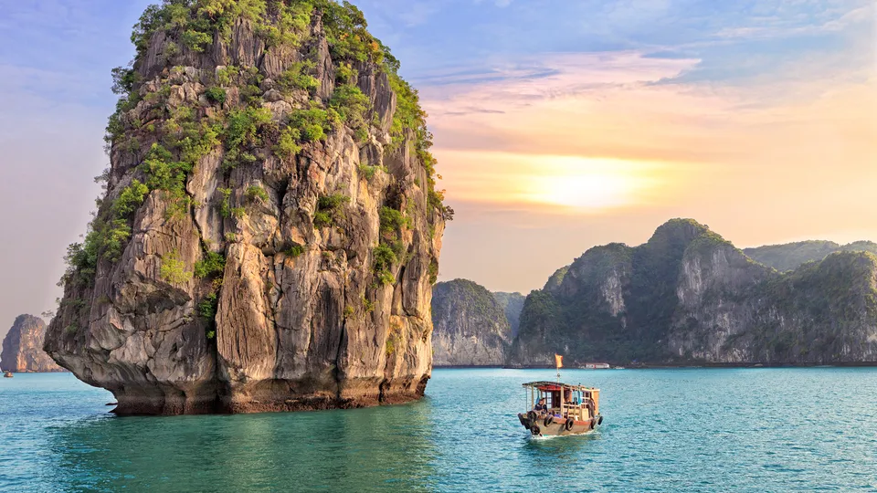 Imbarcazione nella Baia di Halong
