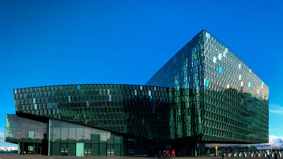 Esterni della sala da concerti Harpa a Reykjavik