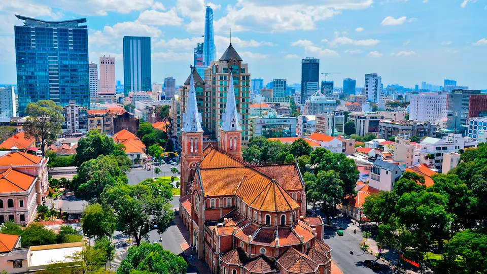 Ho Chi Minh vista dall'alto con la cattedrale di Notre Dame