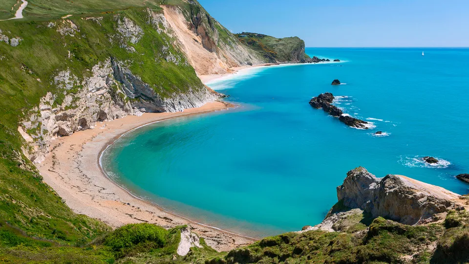 Lulworth Cove lungo la Jurassic Coast
