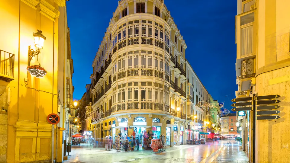 Incrocio a Malaga di notte