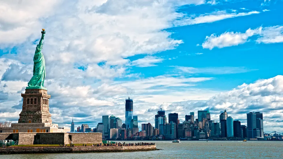 Statua della Libertà e skyline di New York