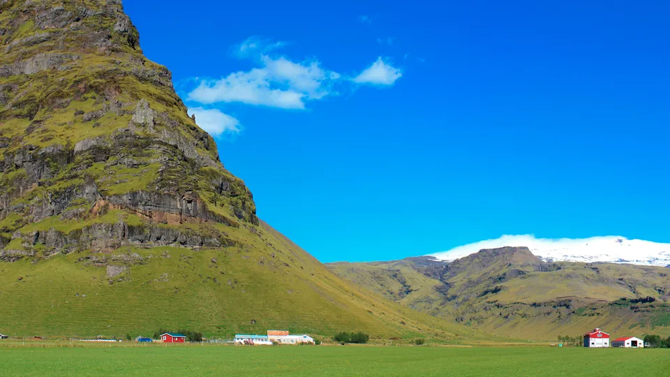 Prati verdi vicino al vulcano Eyjafjallajokull