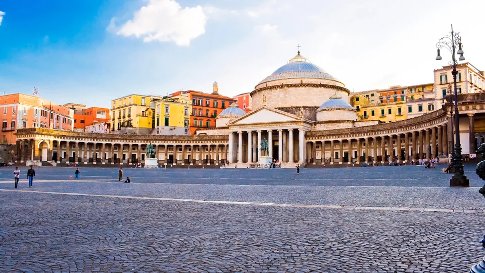 Piazza del Plebiscito a Napoli