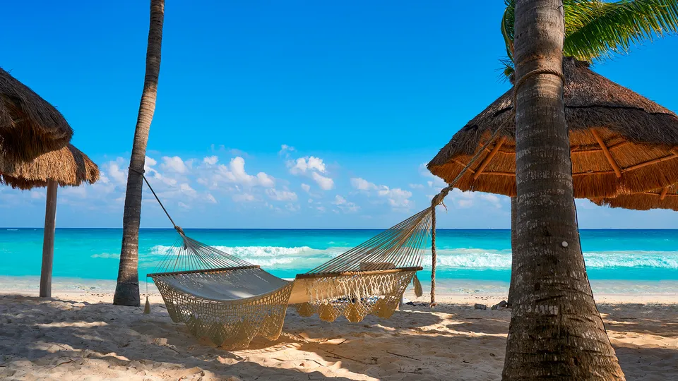 Amaca sulla spiaggia tropicale di Playa del Carmen