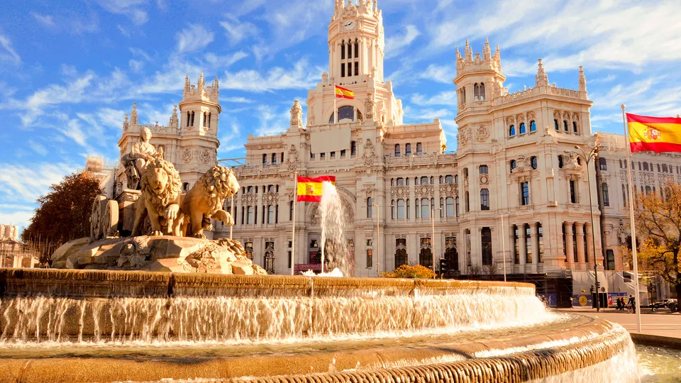 Plaza de Cibeles con fontana a Madrid