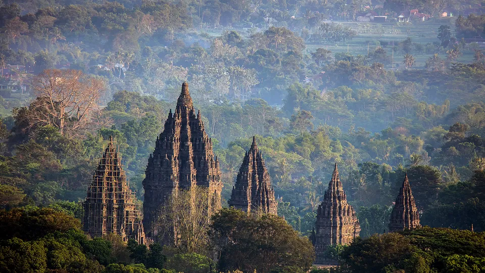 Vista panoramica del tempio di Prambanan