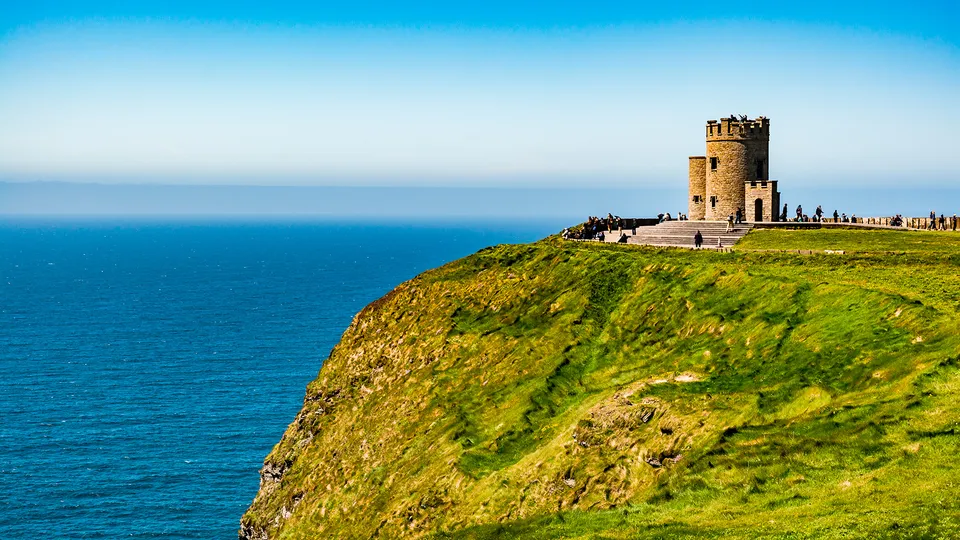 Veduta panoramica dell'O Briens Tower alle scogliere di Moher