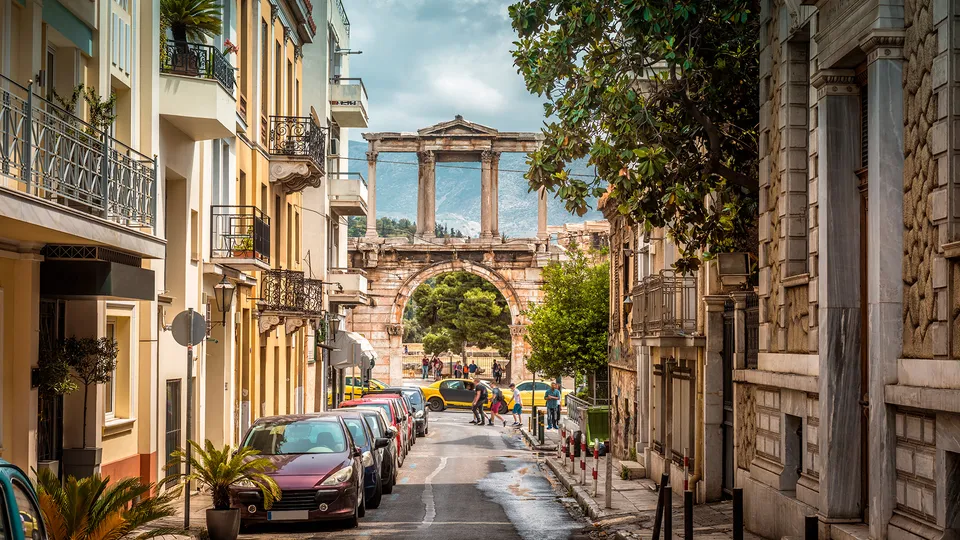 Scorcio sull'arco di Adriano