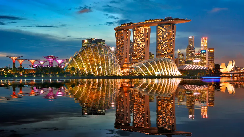Marina Bay Sands di sera a Singapore