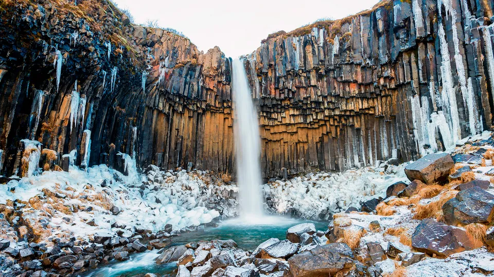 Cascata Svartifoss in Islanda