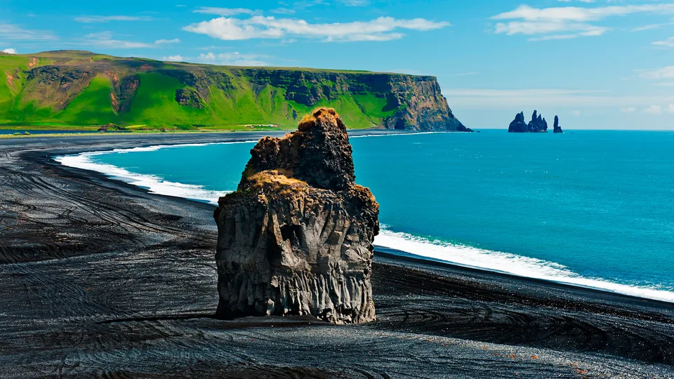 Spiaggia nera sulla penisola di Dyrholaey in Islanda