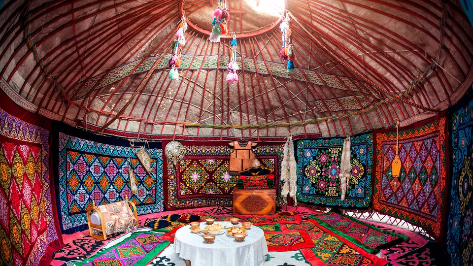 Interni di una yurta in Uzbekistan