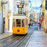 L'Elevador da Bica a Lisbona è uno dei simboli della città, si tratta di una funicolare che collega largo do Calhariz a Rua de São Paulo.