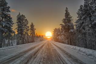 Strada innevata Lapponia