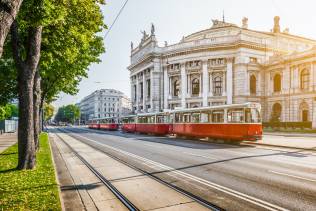 ringstrasse-burgtheatre-imperial-wien