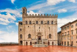 piazza-grande-gubbio-umbria