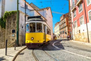 viaggio organizzato a lisbona e dintorni tram 28