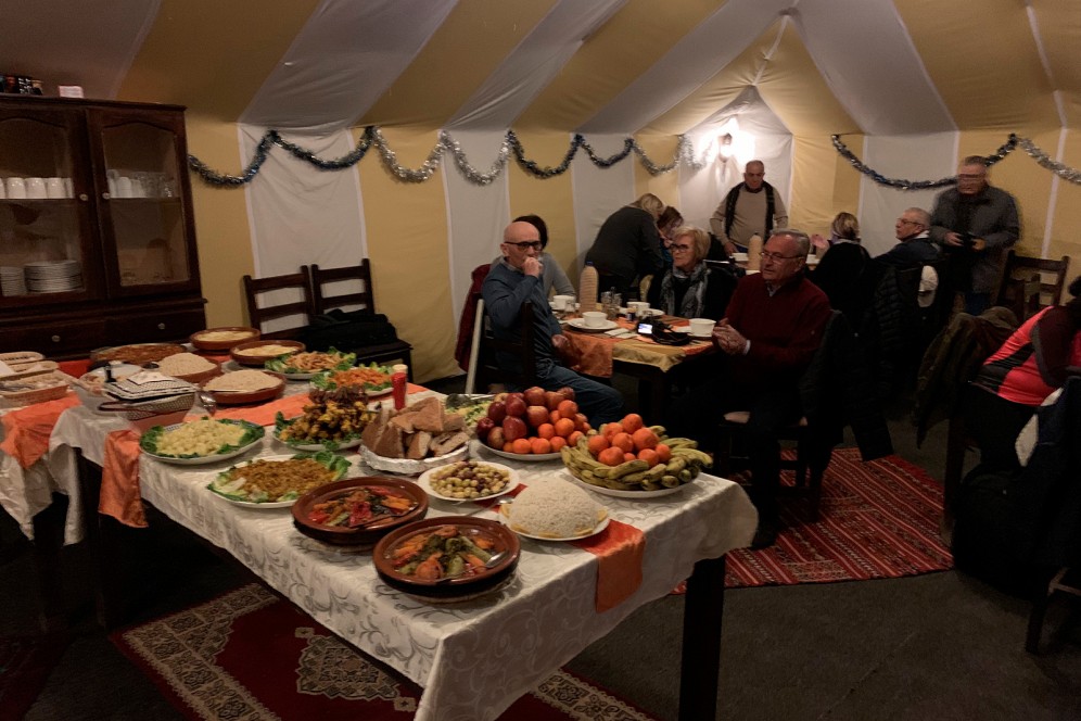 Cena in campo tendato