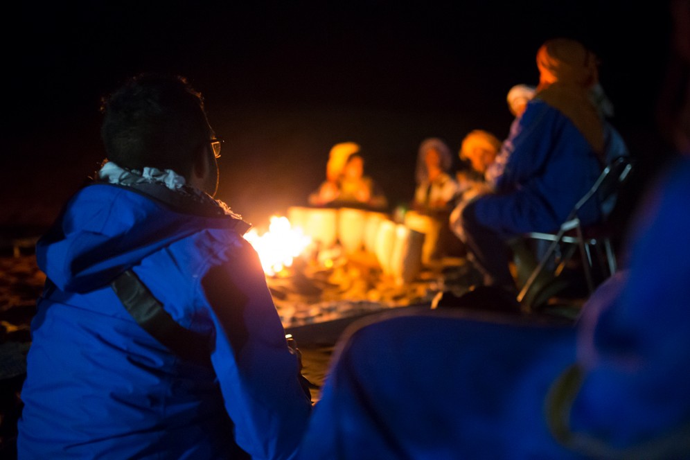 Notte nel campo tendato nel deserto